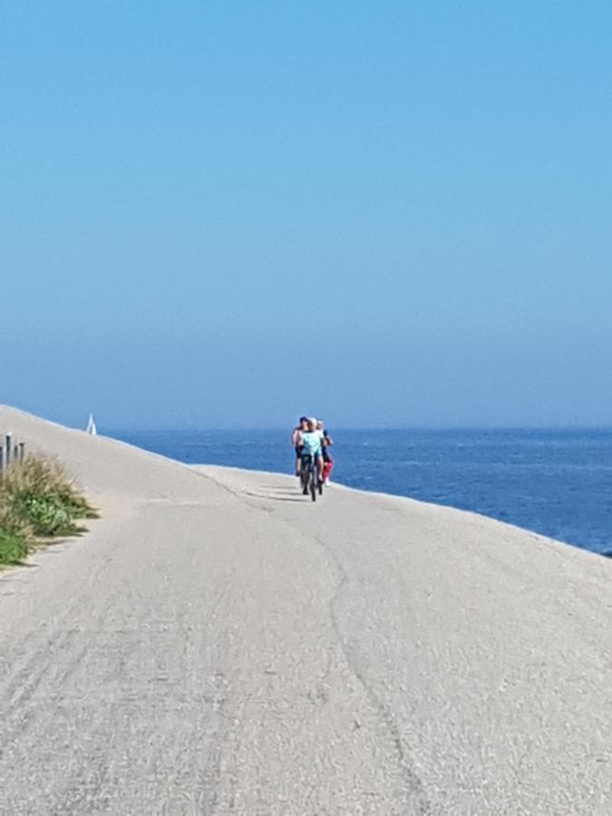 Romantisch Huisje Nabij Het Strand Met Uitzicht Op De Tulpenvelden Julianadorp Luaran gambar
