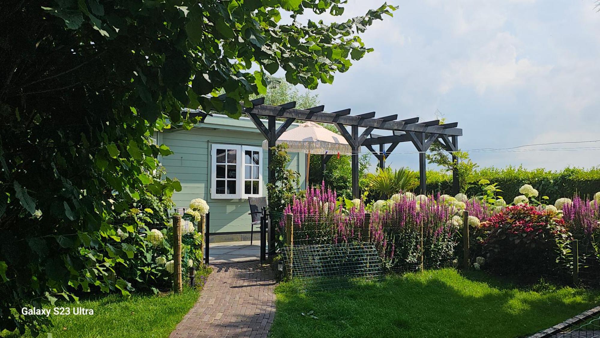Romantisch Huisje Nabij Het Strand Met Uitzicht Op De Tulpenvelden Julianadorp Luaran gambar